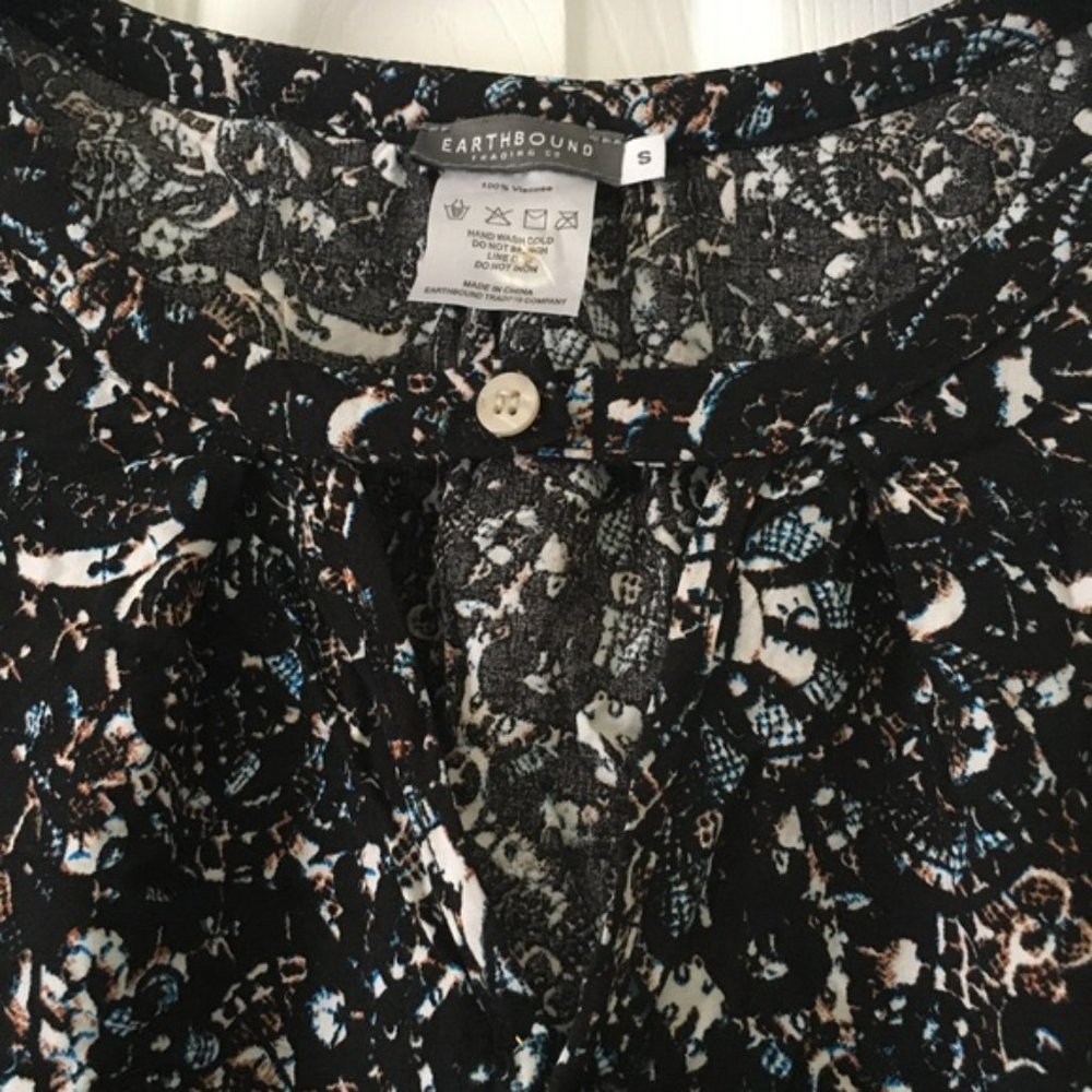 Lightweight Patterned Keyhole Shift Dress - Picture 2 of 8